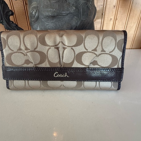 Coach Wallet. Perfect condition. - Picture 1 of 7